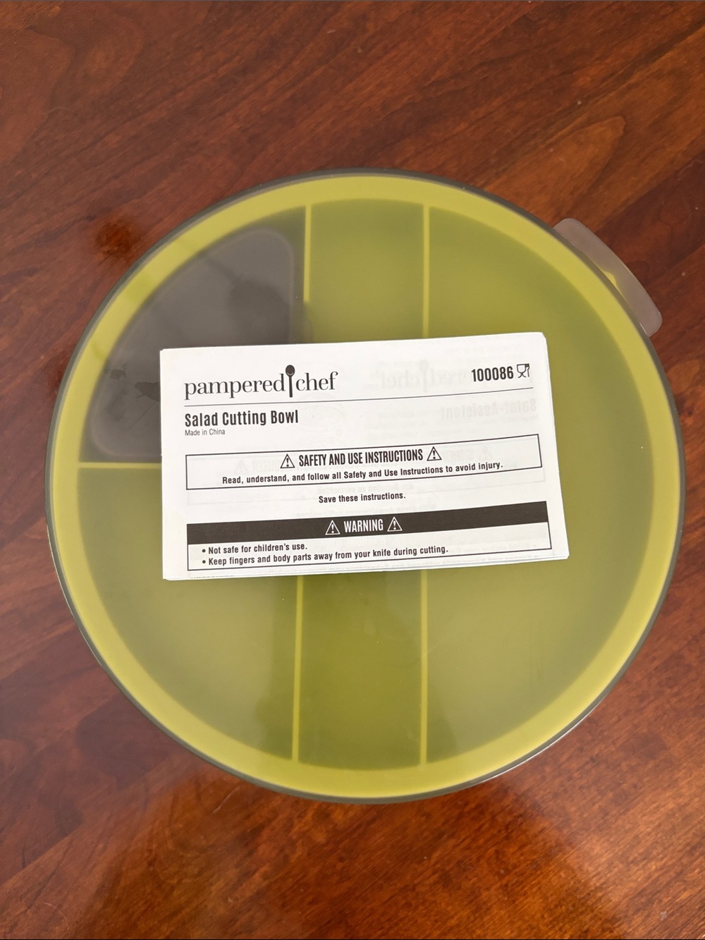 Pampered Chef Olive Green Salad Cutting Bowl with Divider Lid